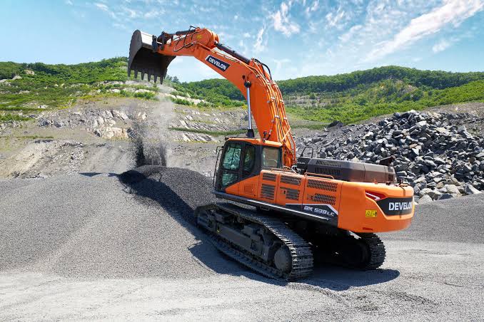 Гусеничный экскаватор Develon (Doosan) DX530. Лучший экскаватор своего рода.